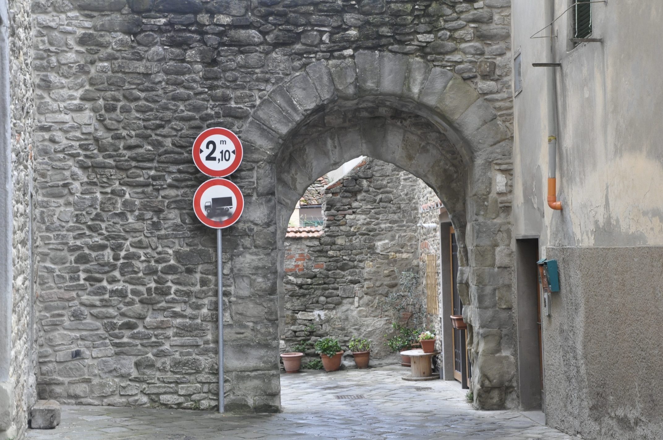 Soci piazza garibaldi bibbiena casentino toscana arezzo sassoli